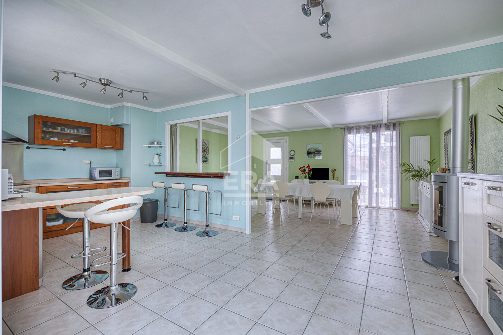 Photo À Vendre - Belle Maison Individuelle de 166 m² à Viry (74) - Quartier Résidentiel image 2/6