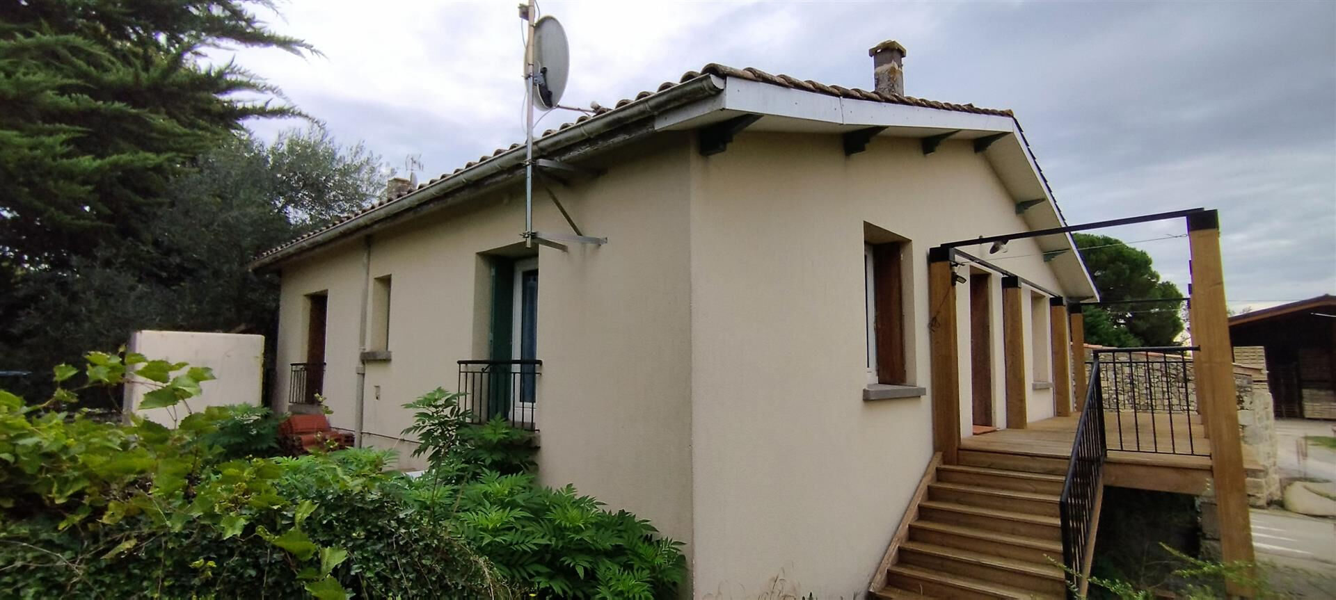Photo MAISON DE BOURG AVEC JARDIN ET VUE DOMINANTE image 3/6
