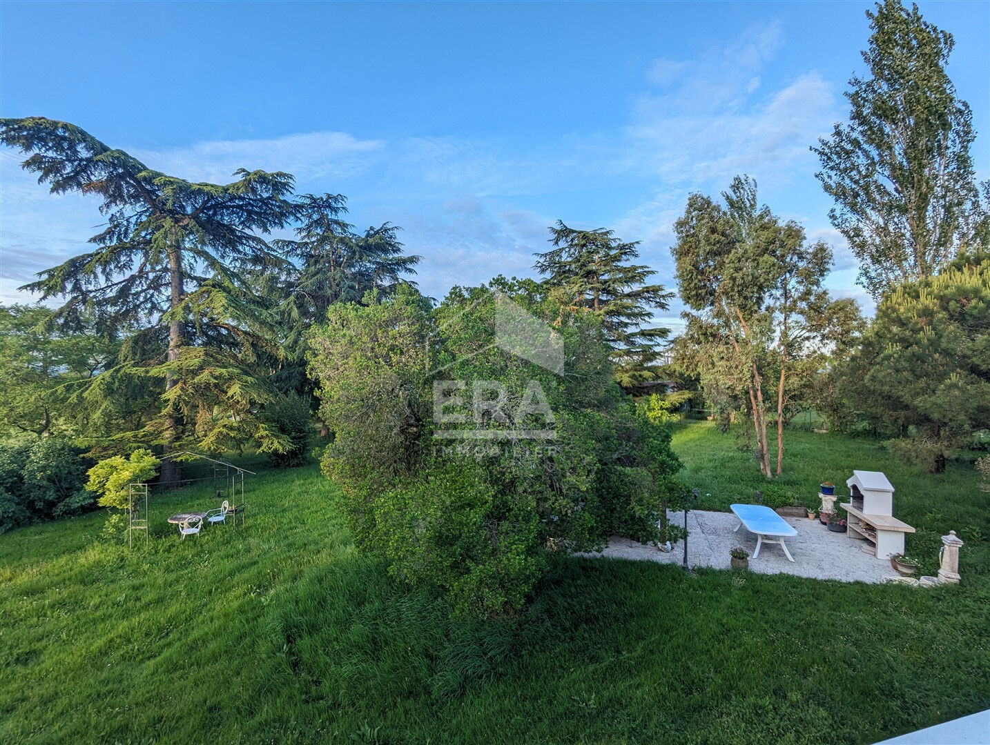 Photo SURPRENANTE MAISON EN POSITION DOMINANTE image 3/6
