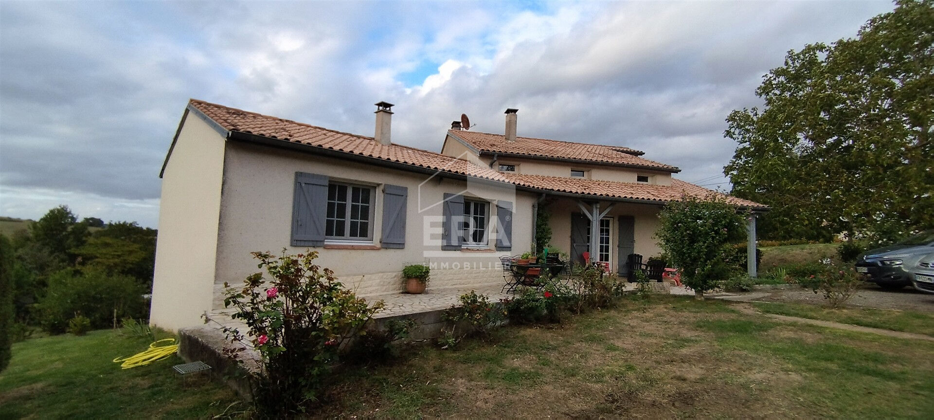 MAISON CONTEMPORAINE SUR SOUS-SOL ET AVEC DEPENDANCES