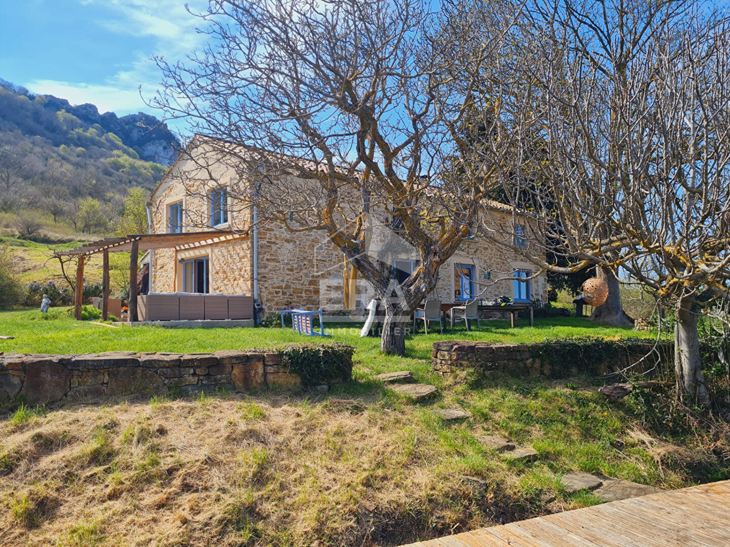 Propriété d'Exception en Pierre