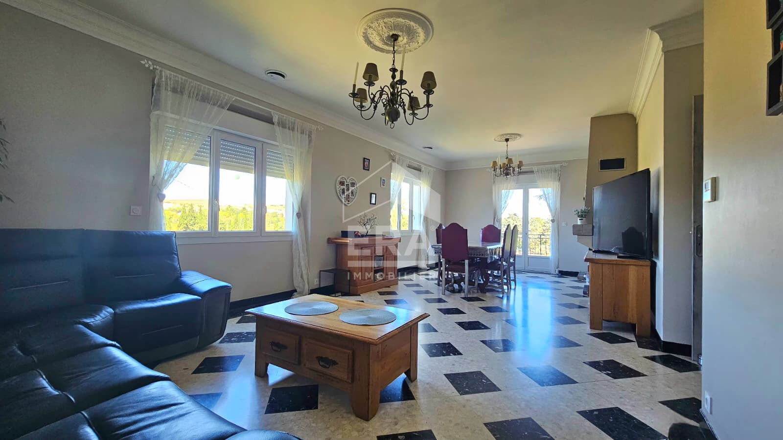 Photo Maison 7 pièce(s) 215 m2 + Piscine image 5/6