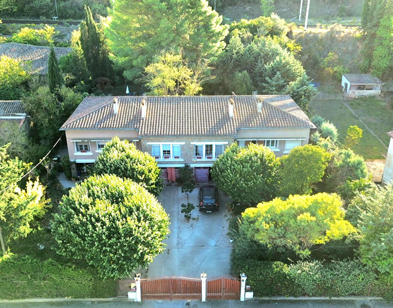 Ensemble immobilier rare à Trèbes, 15 pièce(s) 334m²