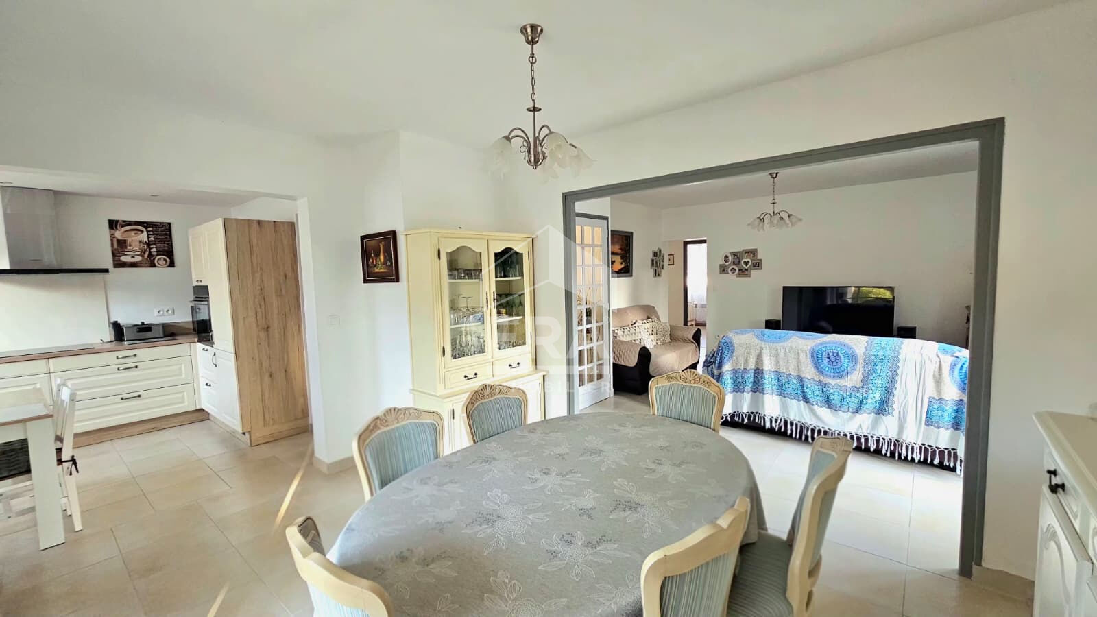 Photo Maison à vendre à ESPÉRAZA - 4 chambres, jardin et confort moderne image 4/6