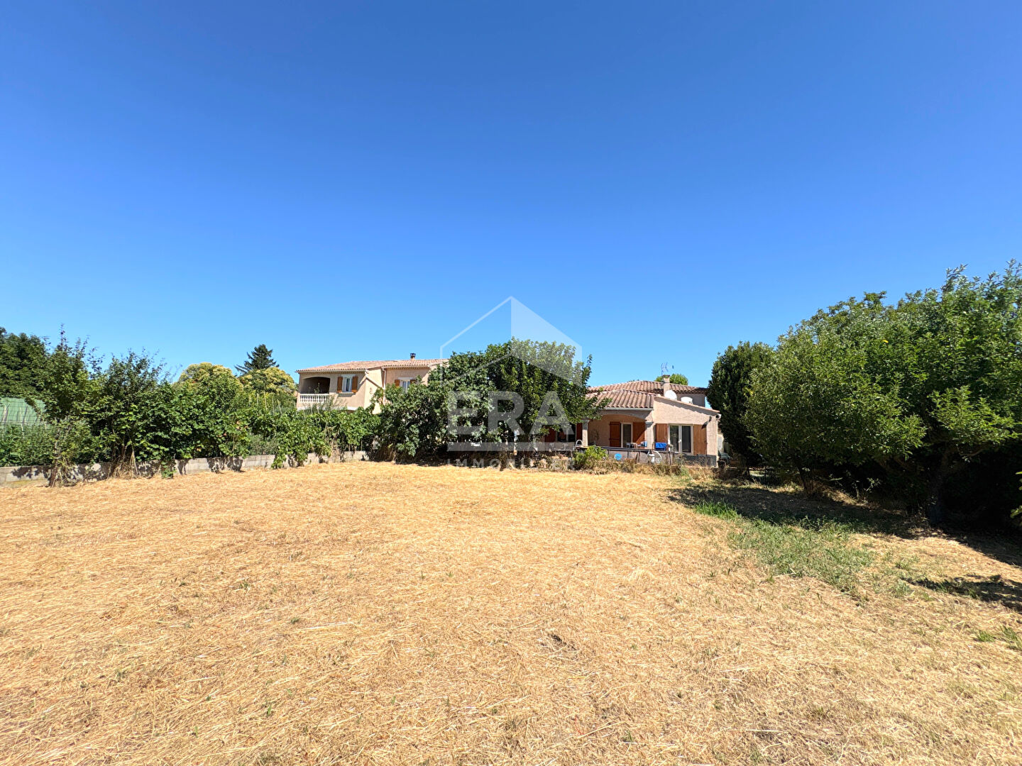 A VENDRE 13860 PEYROLLES EN PROVENCE MAISON PLAIN PIED TYPE 4 PIECES D'ENVIRON 118M² AVEC GARAGE ET JARDIN