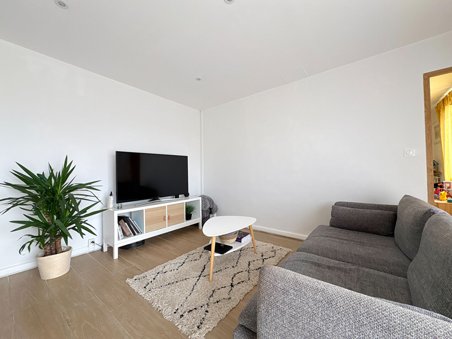 À VENDRE EN EXCLUSIVITÉ PERTUIS APPARTEMENT 4 PIÈCES AVEC BALCON, GARAGE, CAVE ET STATIONNEMENT SÉCURISÉ
