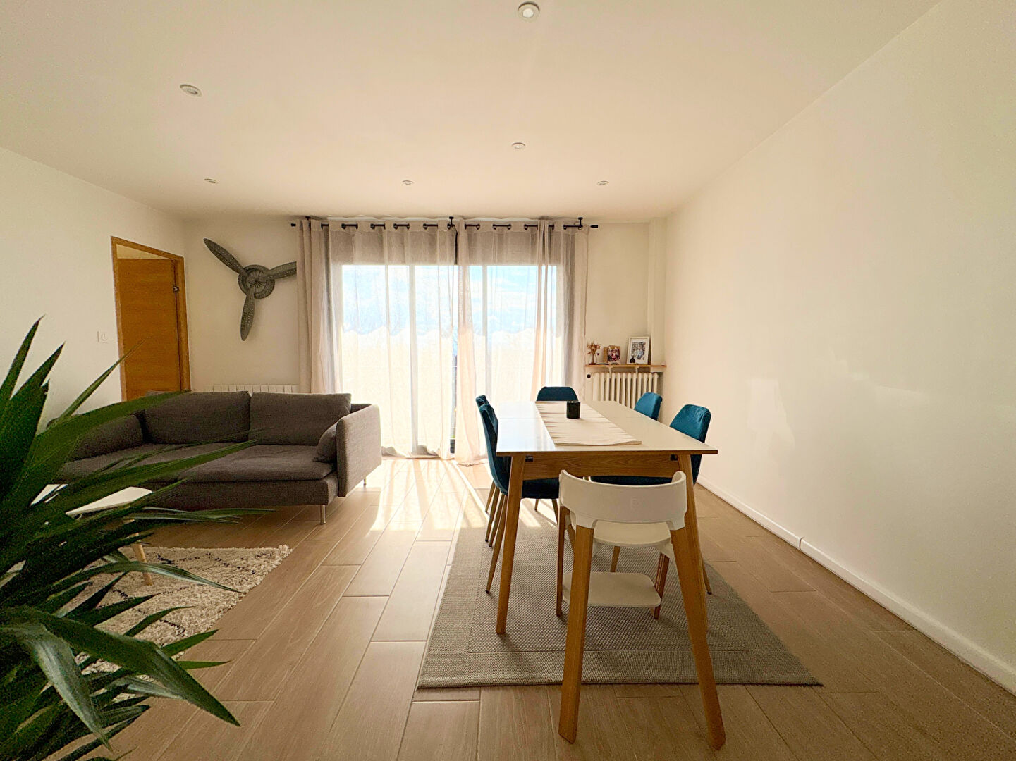 Photo À VENDRE EN EXCLUSIVITÉ PERTUIS APPARTEMENT 4 PIÈCES AVEC BALCON, GARAGE, CAVE ET STATIONNEMENT SÉCURISÉ image 2/6