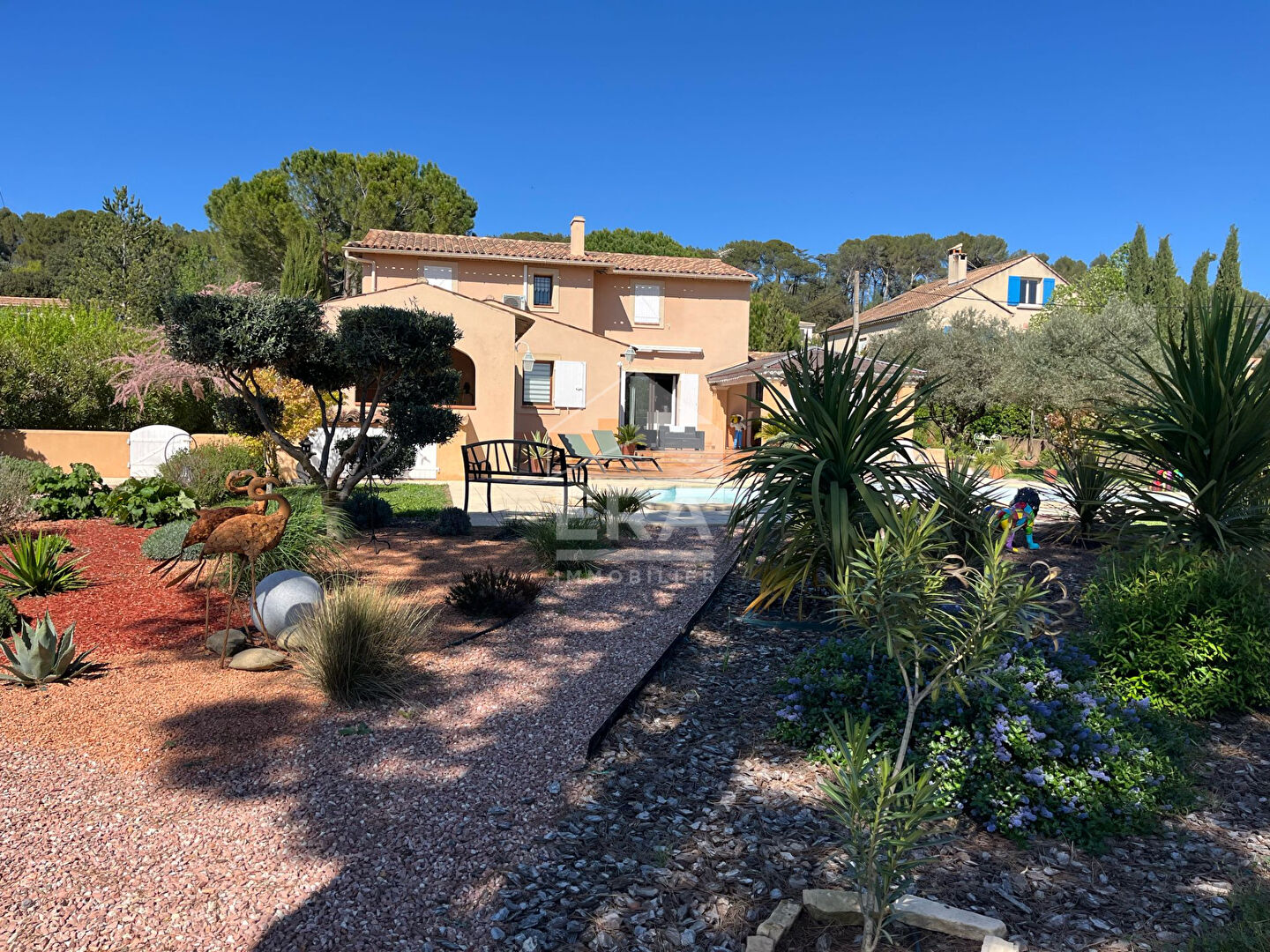 Photo A VENDRE 84120 PERTUIS MAISON TYPE 7 PIECES 200M² AVEC JARDIN, GARAGE, ATELIER ET PISCINE image 2/6