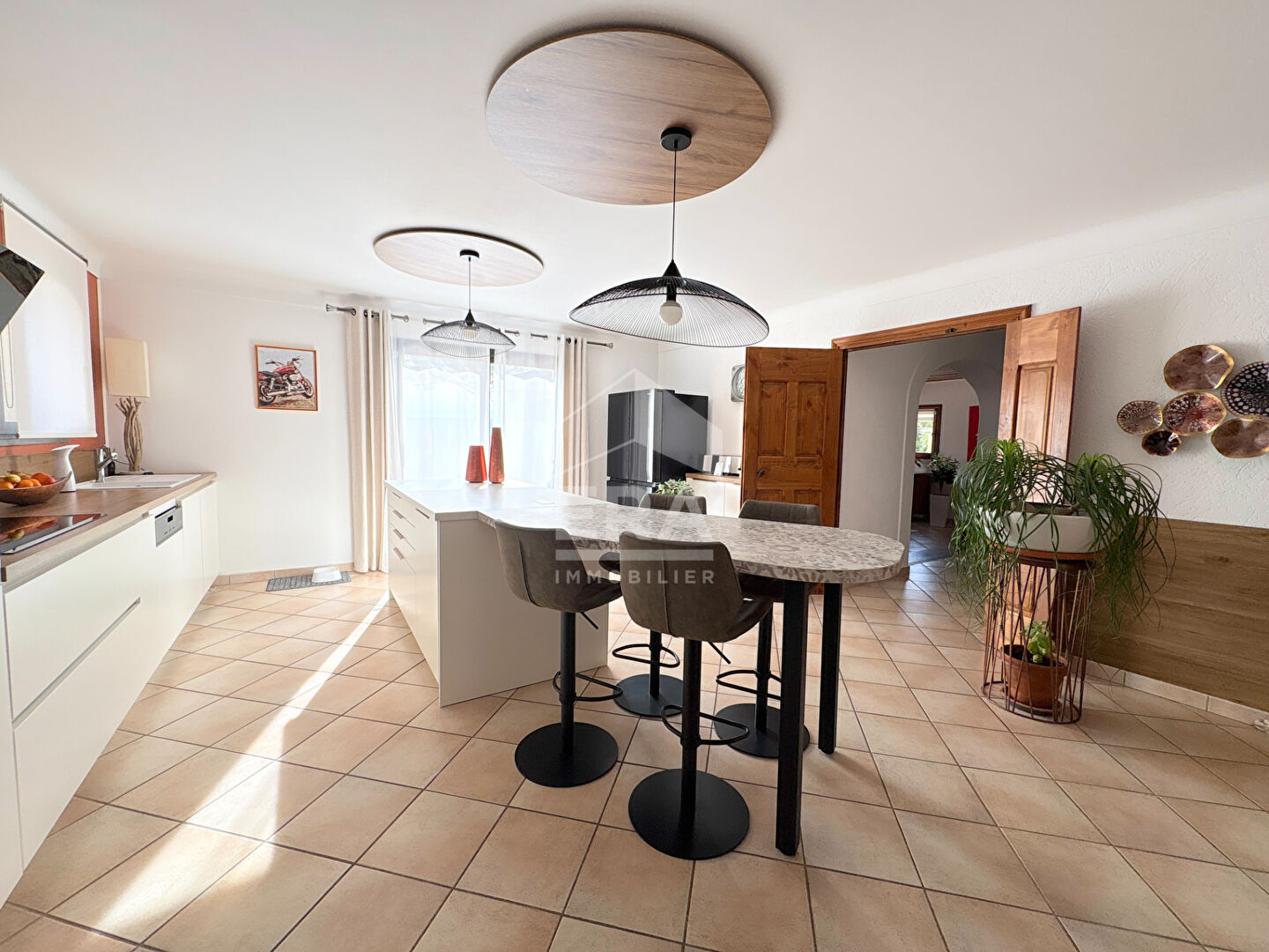 Photo A VENDRE 84120 PERTUIS MAISON TYPE 7 PIECES 200M² AVEC JARDIN, GARAGE, ATELIER ET PISCINE image 4/6