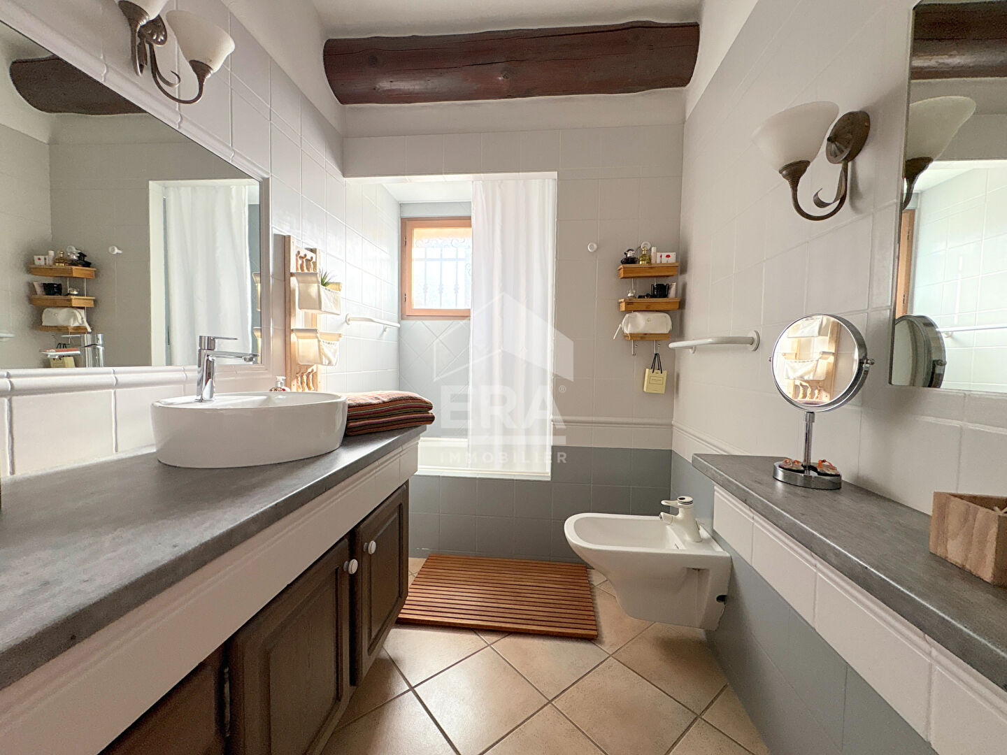 Photo A VENDRE 84120 PERTUIS MAISON TYPE 7 PIECES 200M² AVEC JARDIN, GARAGE, ATELIER ET PISCINE image 6/6