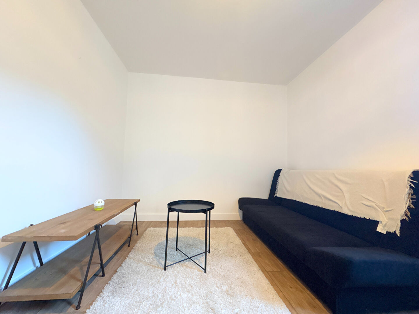 Photo A VENDRE EXCLUSIVITÉ  84160 CADENET APPARTEMENT LOUE TYPE 2 PIECES D'ENVIRON 25M² AVEC CAVE (RENTABILITE 5.,%) image 2/5