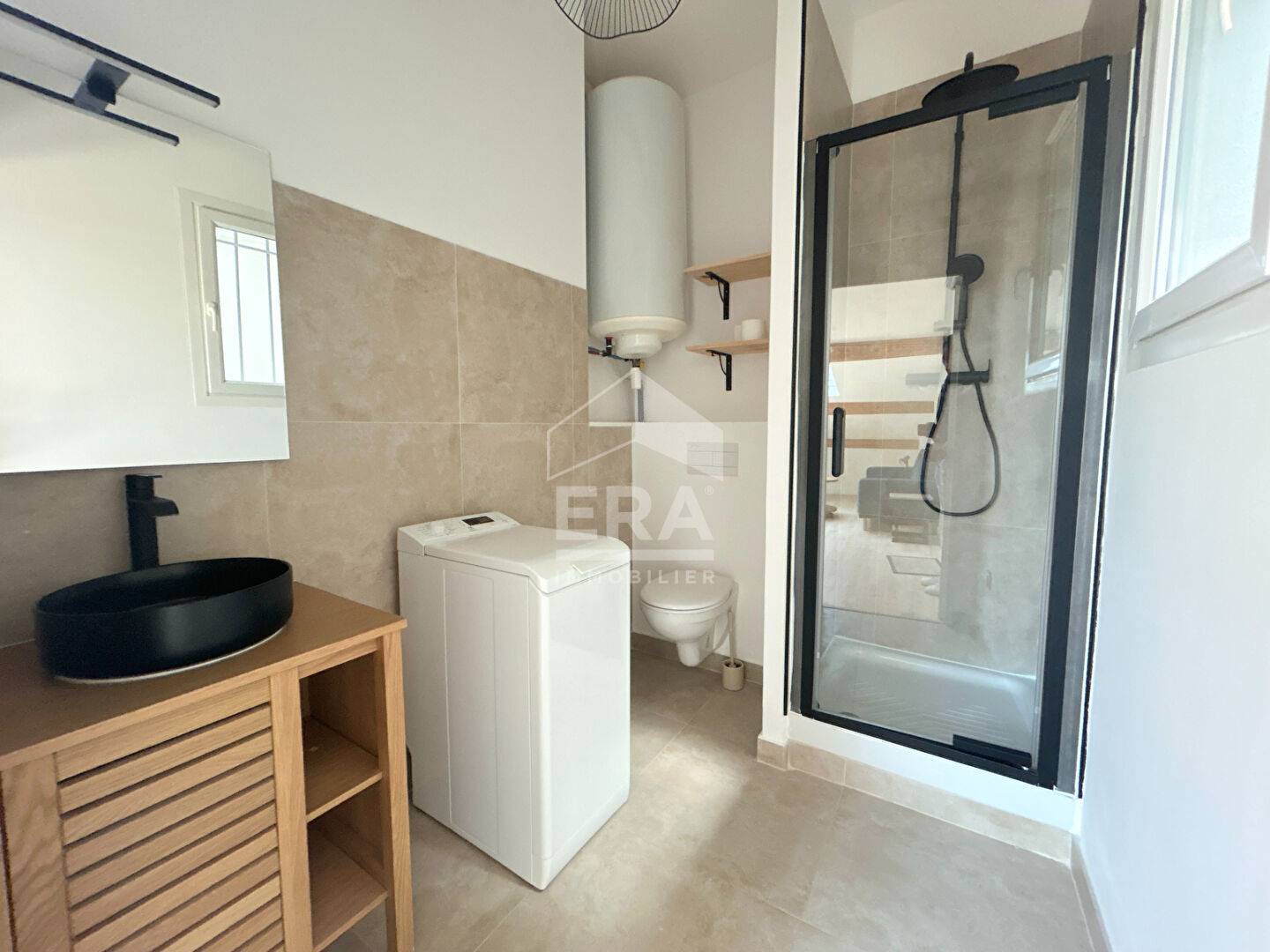 Photo A LOUER 84240 LA TOUR D'AIGUES CENTRE VILLE APPARTEMENT MEUBLE TYPE 2 PIECES AVEC CAVE image 5/5