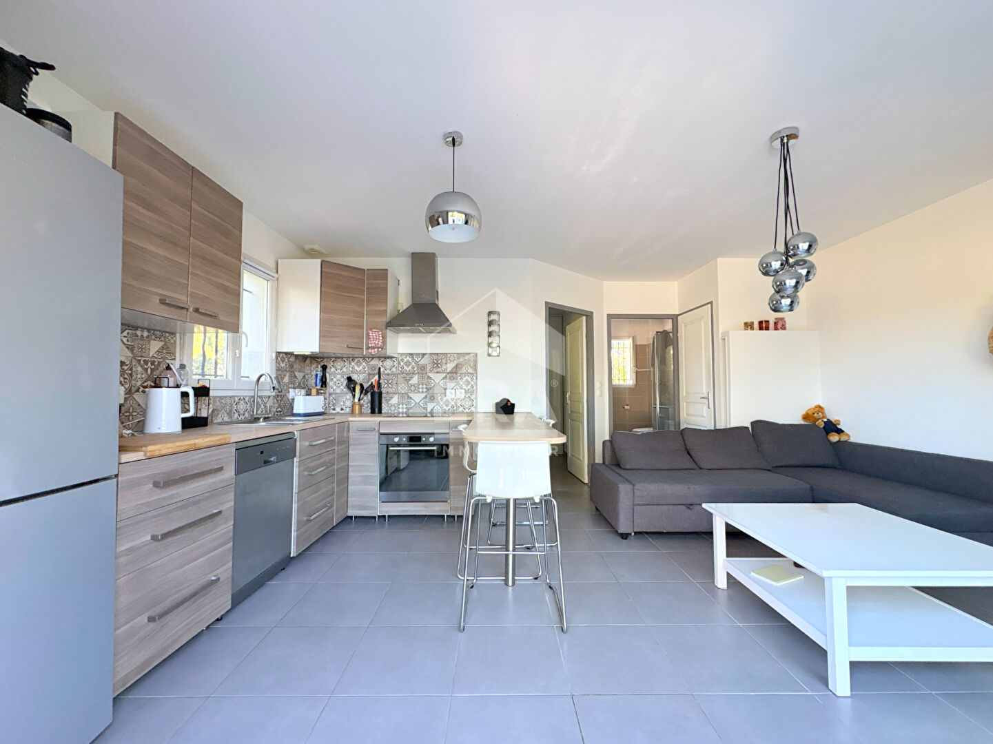 Photo A VENDRE 84120 PERTUIS APPARTEMENT TYPE 2 PIECES AVEC TERRASSE ET 1 PLACE DE STATIONNEMENT image 1/6