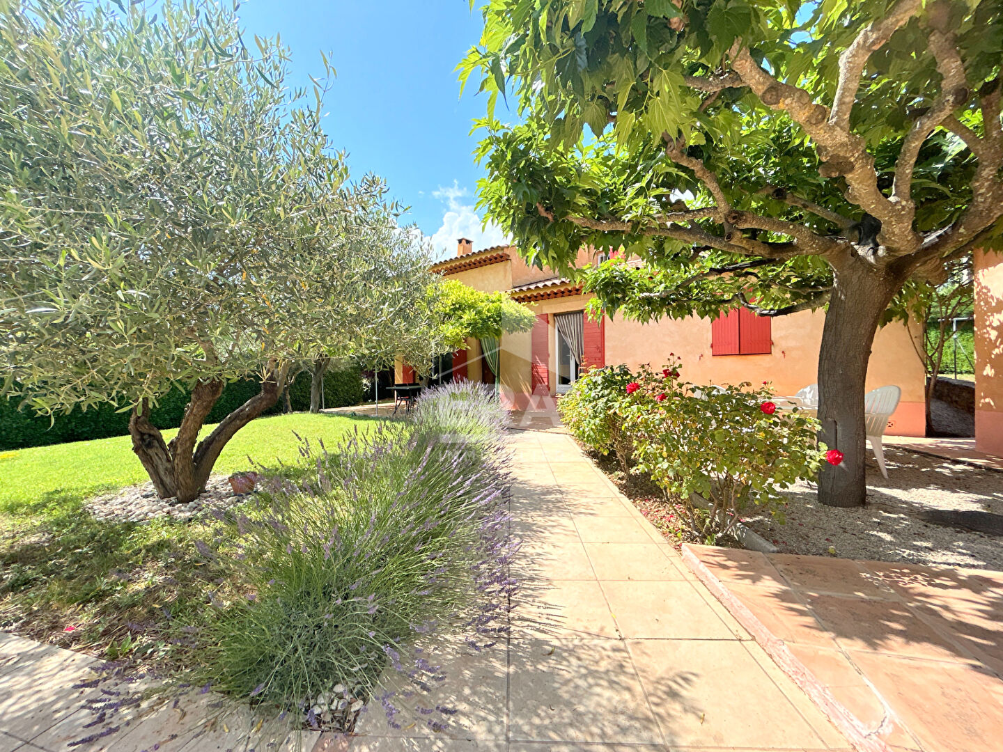 Photo A VENDRE 84240 LA TOUR D'AIGUES MAISON 5 PIECES D'ENVIRON 125M² AVEC PISCINE, GARAGE ET JARDIN DE 1648M² image 1/5