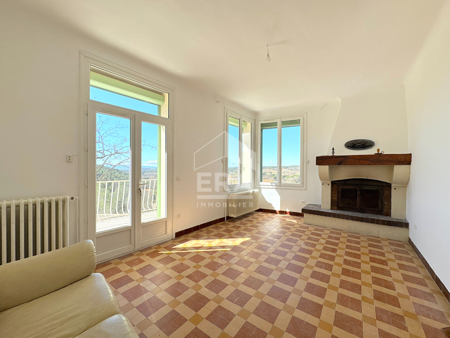 Photo A VENDRE 84240 GRAMBOIS MAISON DE VILLAGE TYPE 4 PIECES D'ENVIRON 95M² AVEC GARAGE, CAVE, TERRASSE image 4/6