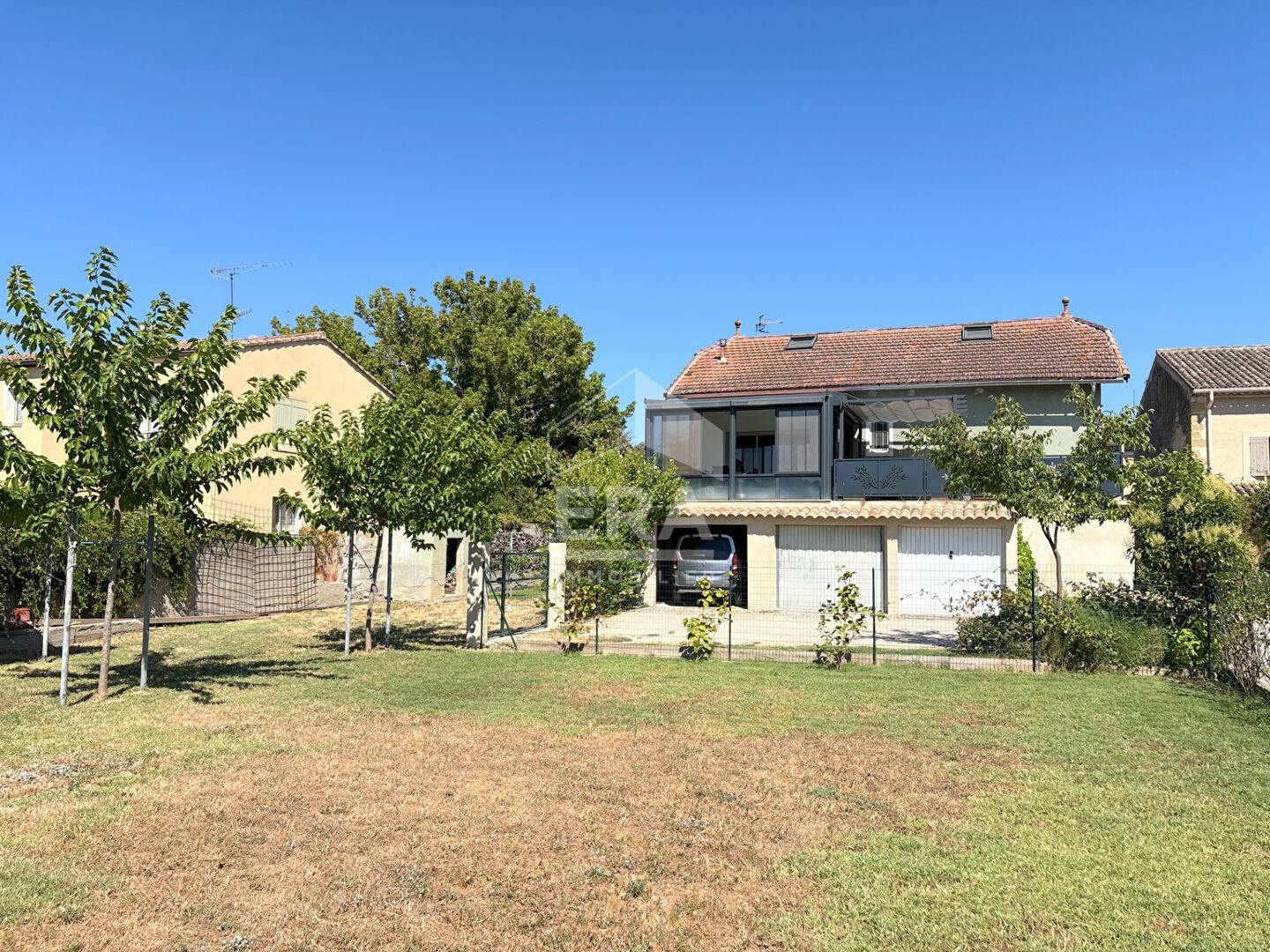 Photo A VENDRE 84160 CADENET MAISON DE VILLAGE TYPE 4 PIECES D'ENVIRON 116M²  ( 99M² HABITABLE ET VERANDA DE 17M² ) AVEC GARAGES ET JARDIN image 1/6