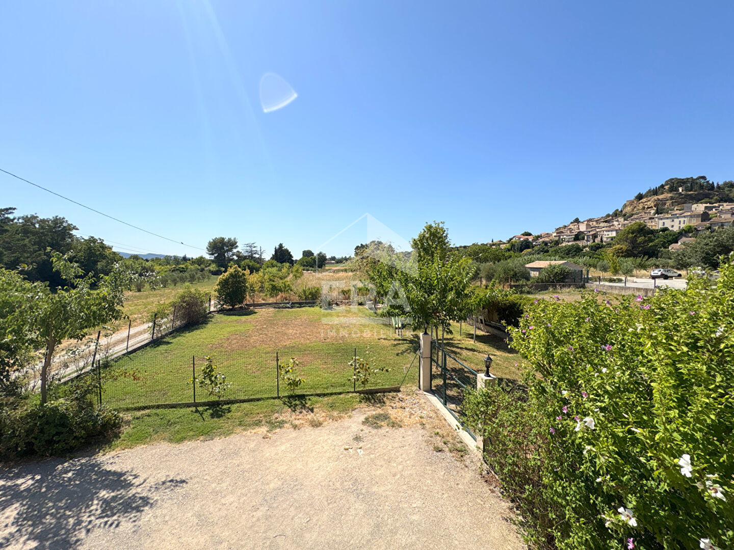 Photo A VENDRE 84160 CADENET MAISON DE VILLAGE TYPE 4 PIECES D'ENVIRON 116M²  ( 99M² HABITABLE ET VERANDA DE 17M² ) AVEC GARAGES ET JARDIN image 2/6