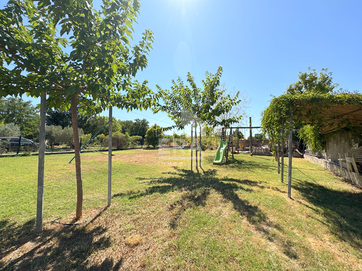 Photo A VENDRE 84160 CADENET MAISON DE VILLAGE TYPE 4 PIECES D'ENVIRON 116M²  ( 99M² HABITABLE ET VERANDA DE 17M² ) AVEC GARAGES ET JARDIN image 4/6
