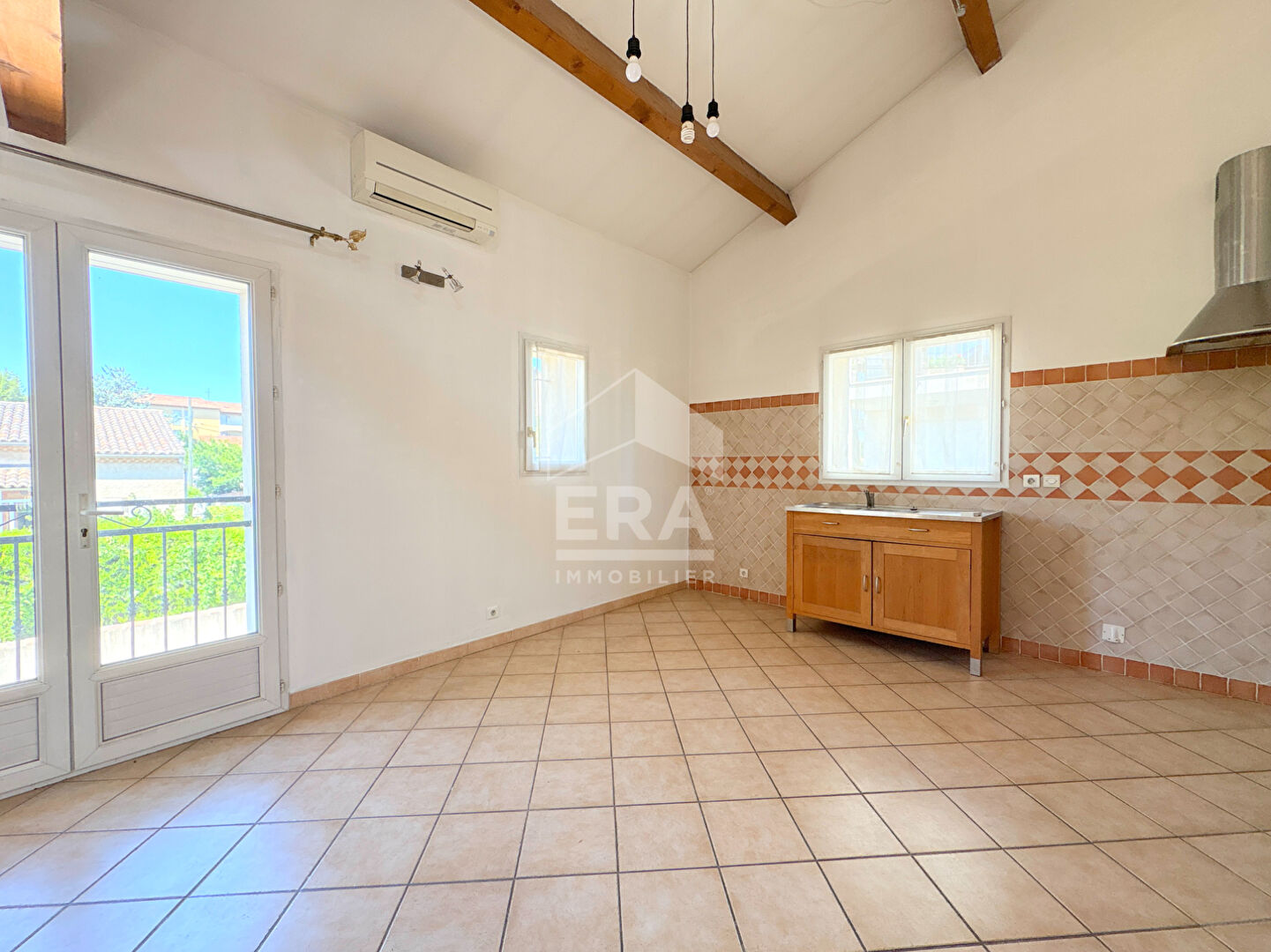 Photo A VENDRE 84120 PERTUIS MAISON DE VILLE TYPE 5 PIECES DE 95M² AVEC EXTERIEUR ET GARAGE DE 82M² image 3/6