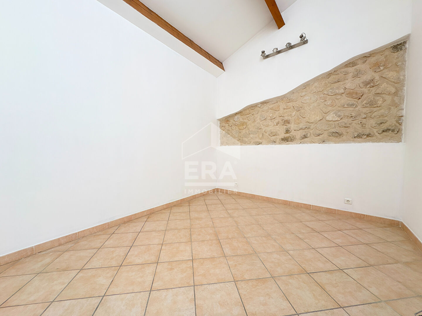 Photo A VENDRE 84120 PERTUIS MAISON DE VILLE TYPE 5 PIECES DE 95M² AVEC EXTERIEUR ET GARAGE DE 82M² image 6/6