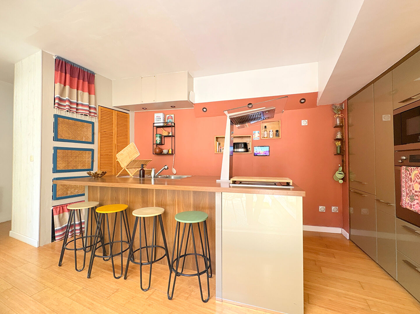 Photo A VENDRE EXCLUSIVITE 84120 PERTUIS APPARTEMENT DUPLEX TYPE 5 PIECES D'ENVIRON 140M² AVEC PATIO, TERRASSE, CAVE ET STATIONNEMENT image 5/6