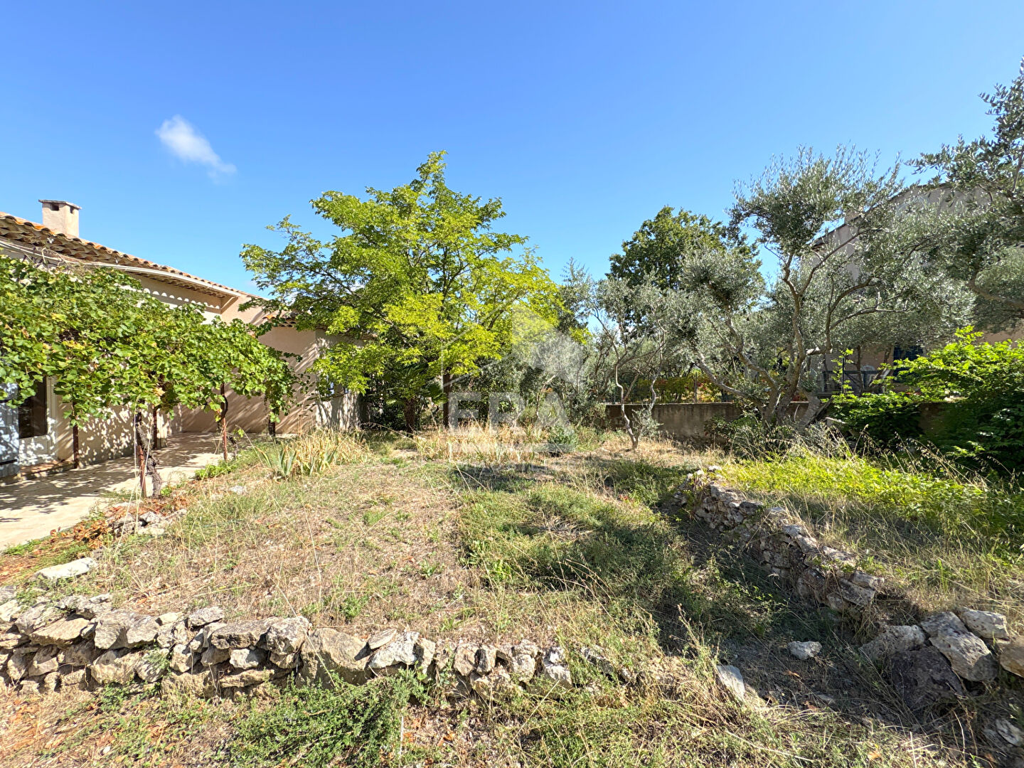 Photo A VENDRE 84120 PERTUIS MAISON PLAIN PIED TYPE 5 PIECES D'ENVIRON 118M² AVEC GARAGE ET JARDIN image 3/6