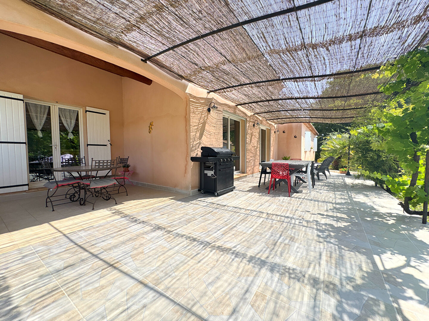 Photo A VENDRE 84120 PERTUIS MAISON TYPE 6 PIECES D'ENVIRON 167M² AVEC DOUBLE GARAGE, PISCINE ET JARDIN image 3/6