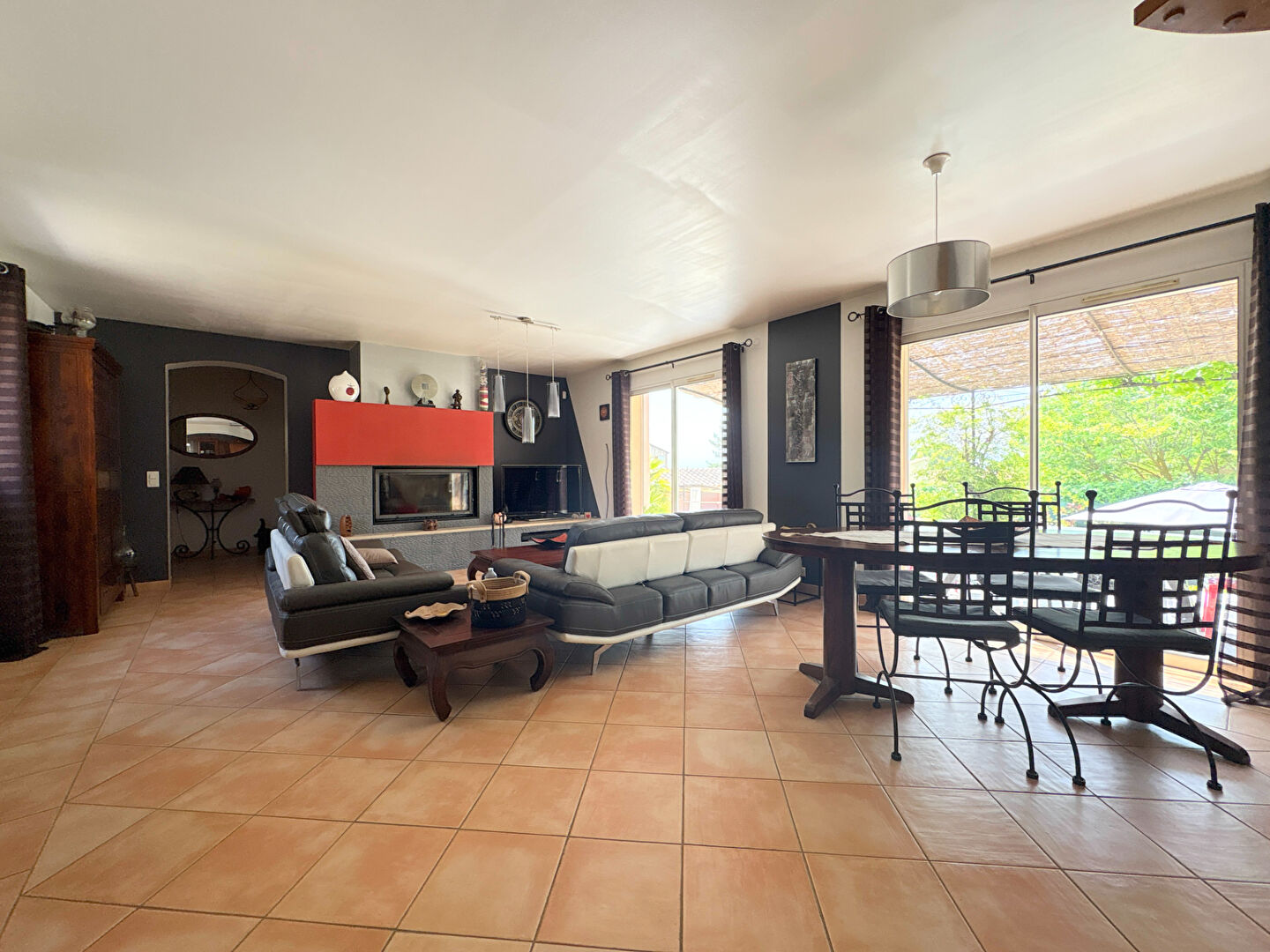 Photo A VENDRE 84120 PERTUIS MAISON TYPE 6 PIECES D'ENVIRON 167M² AVEC DOUBLE GARAGE, PISCINE ET JARDIN image 4/6