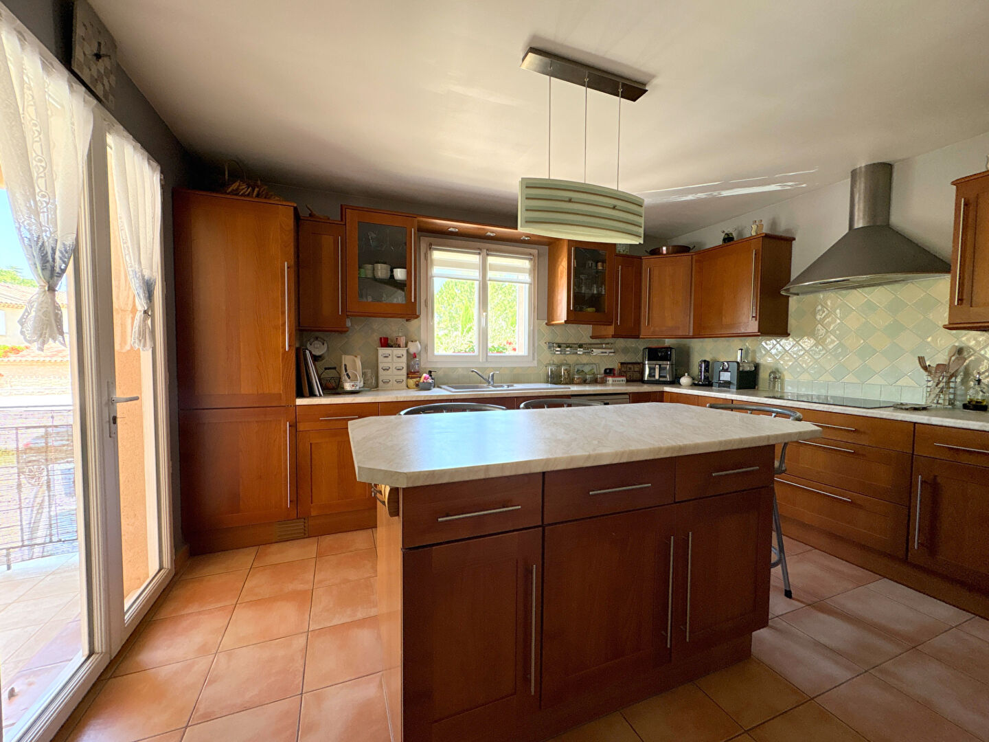 Photo A VENDRE 84120 PERTUIS MAISON TYPE 6 PIECES D'ENVIRON 167M² AVEC DOUBLE GARAGE, PISCINE ET JARDIN image 6/6