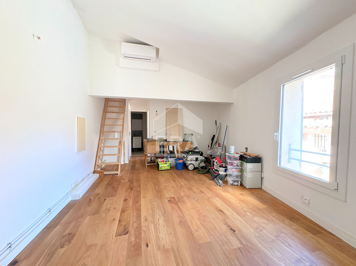 Photo A VENDRE 84120 PERTUIS APPARTEMENT DUPLEX DE TYPE 3 PIECES D'ENVIRON 52M² AVEC TERRASSE. image 2/6