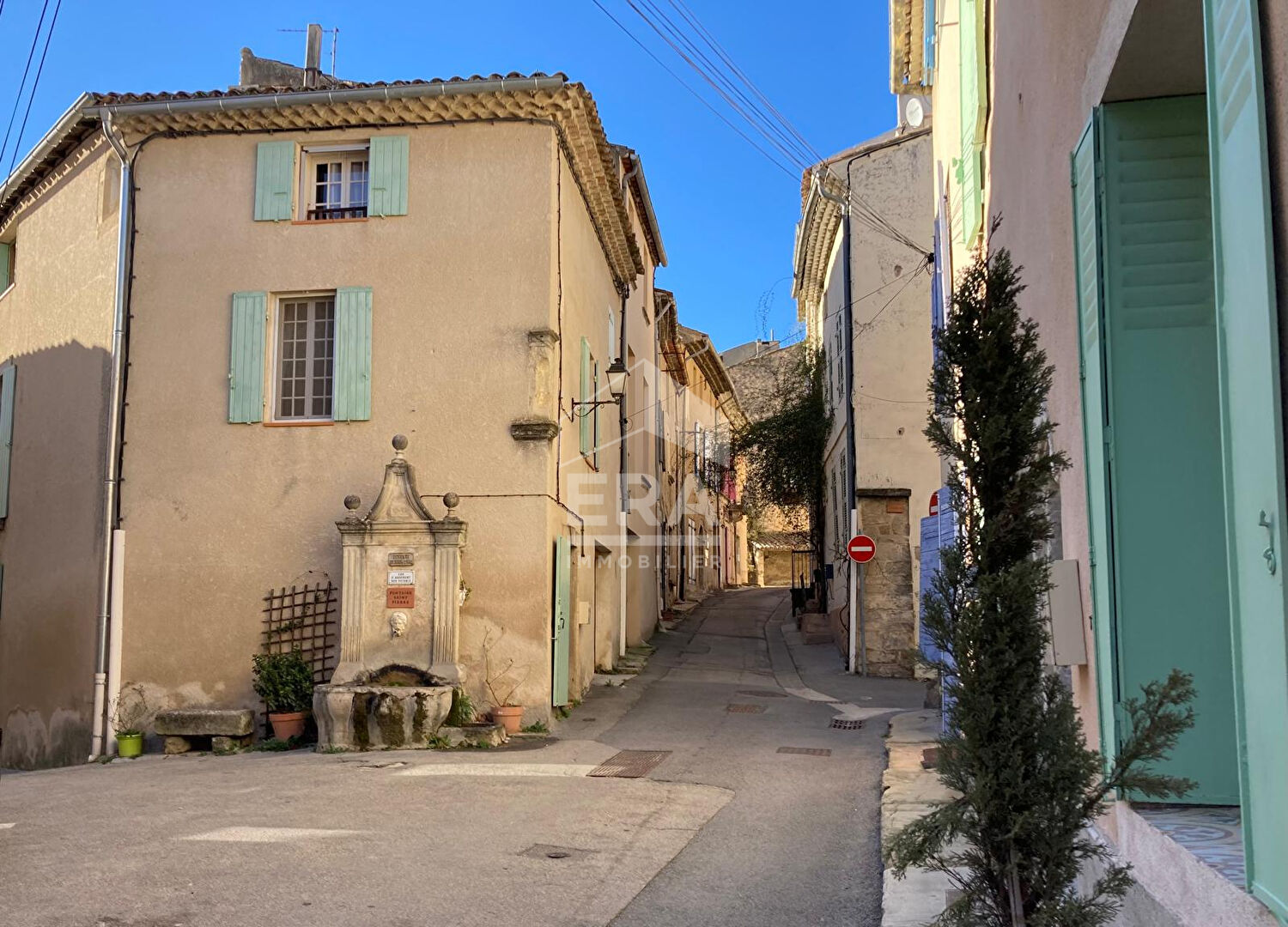 A LOUER 84160 CUCURON MAISON MEUBLEE 4 PIÈCES D'ENVIRON 120M² AVEC TERRASSE