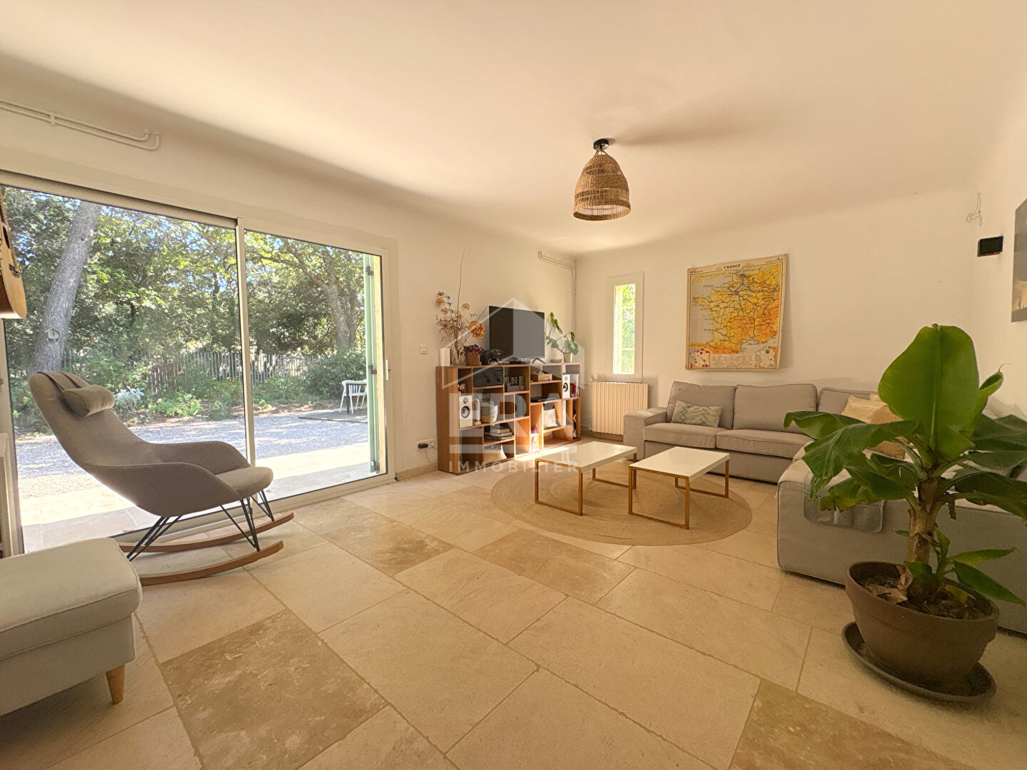 Photo A VENDRE 84160 LOURMARIN MAISON TYPE 6 PIECES D'ENVIRON 132M² AVEC JARDIN, GARAGE ET PISCINE image 3/6