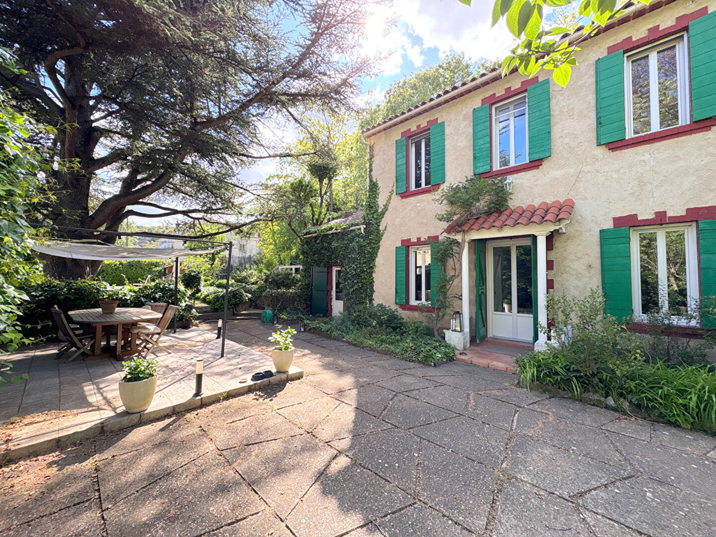 A VENDRE EXCLUSIVITÉ 84120 MIRABEAU MAISON TYPE 4 PIECES D'ENVIRON 97 M² AVEC TERRAIN DE 1060 M²
