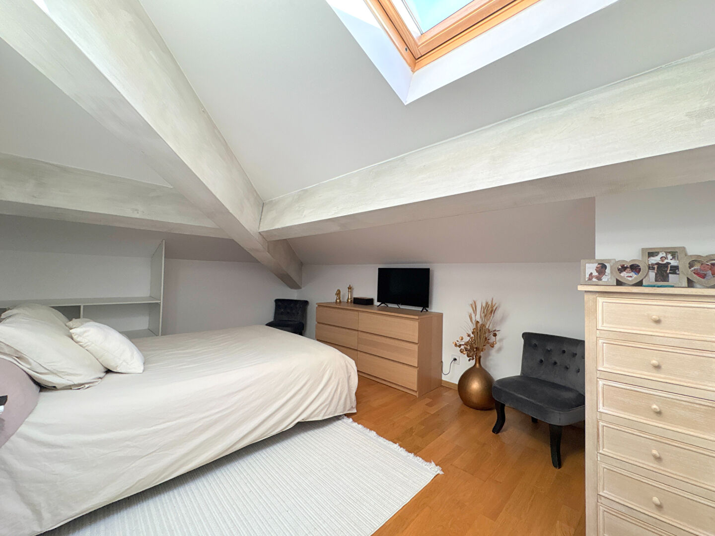 Photo A VENDRE 84120 PERTUIS APPARTEMENT DUPLEX TYPE 4 PIECES D'ENVIRON 66 M² LOI CARREZ  (98M² AU SOL) AVEC BALCON ET STATIONNEMENT image 6/6