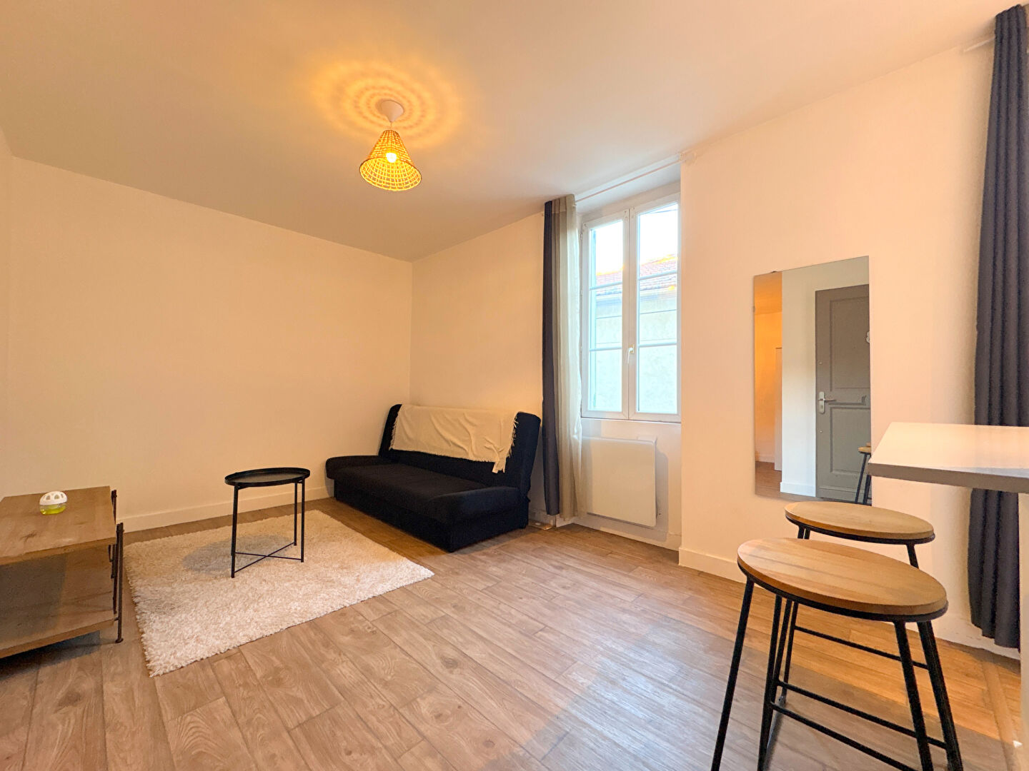A VENDRE 84160 CADENET APPARTEMENT LOUE TYPE 2 PIECES D'ENVIRON 25M² AVEC CAVE (RENTABILITE 5,8%)