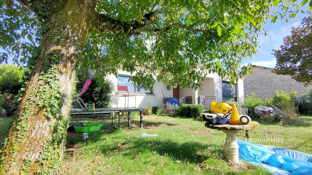 Photo Ensemble Immobilier à Saint-saviol image 3/6