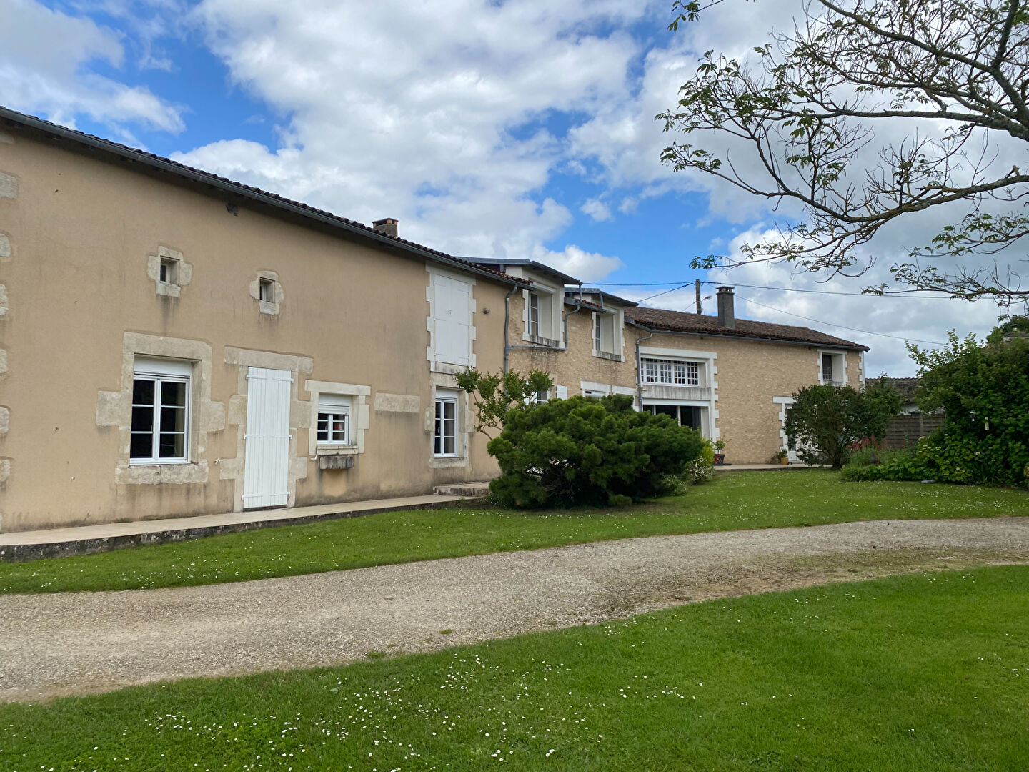 Corps de ferme rénové en campagne