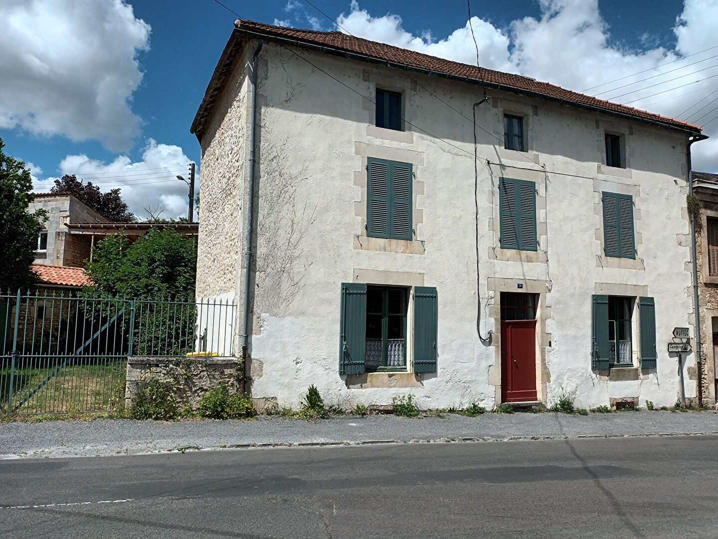 Photo Maison Civray 8 pièce(s) 201 m2 image 1/6