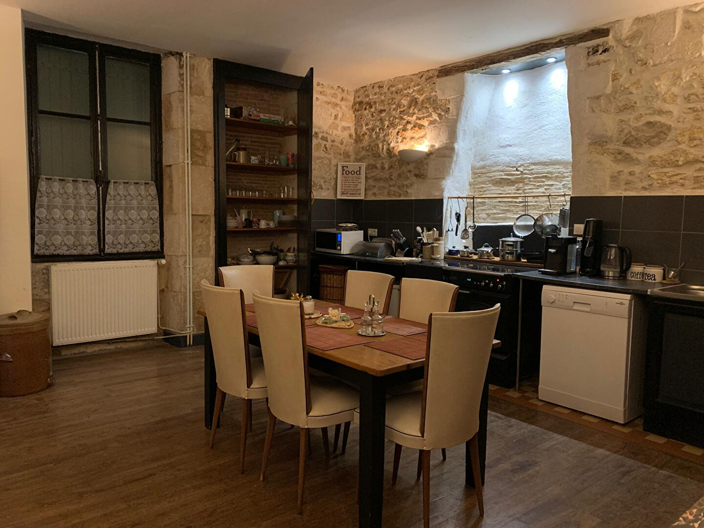 Photo Maison Civray 8 pièce(s) 201 m2 image 2/6