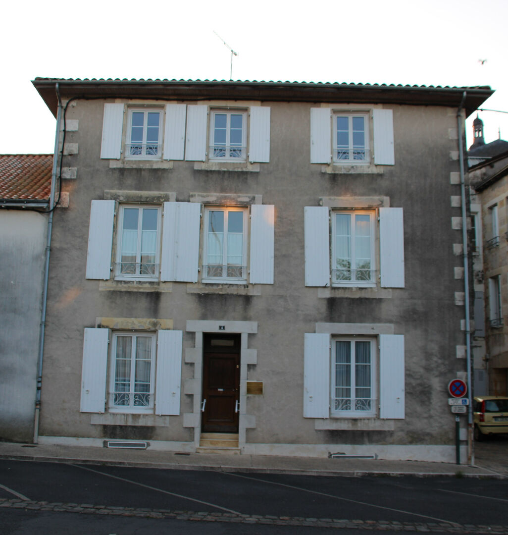 Photo Maison de ville Civray image 2/6