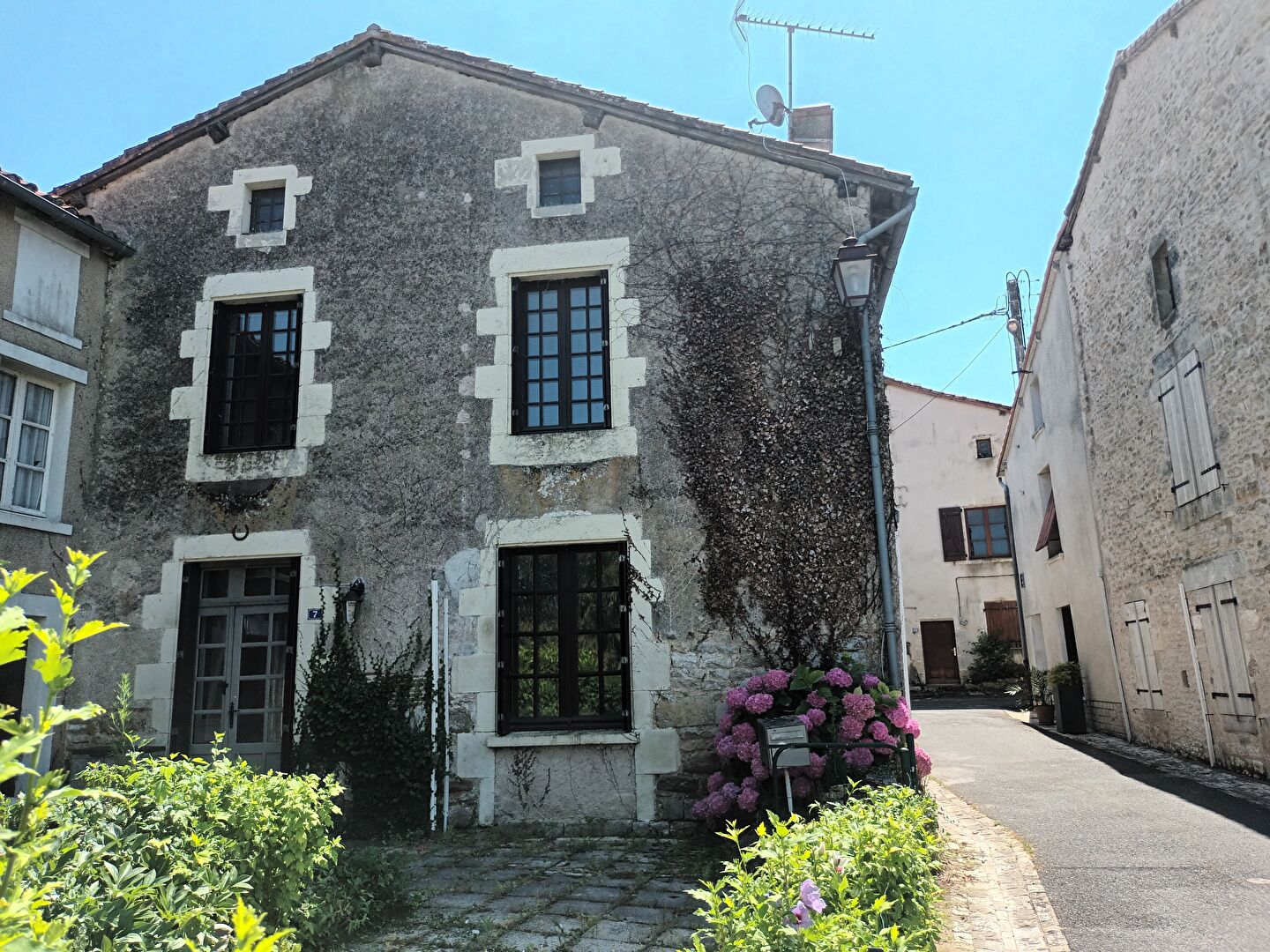 Photo Maison Charroux image 1/6