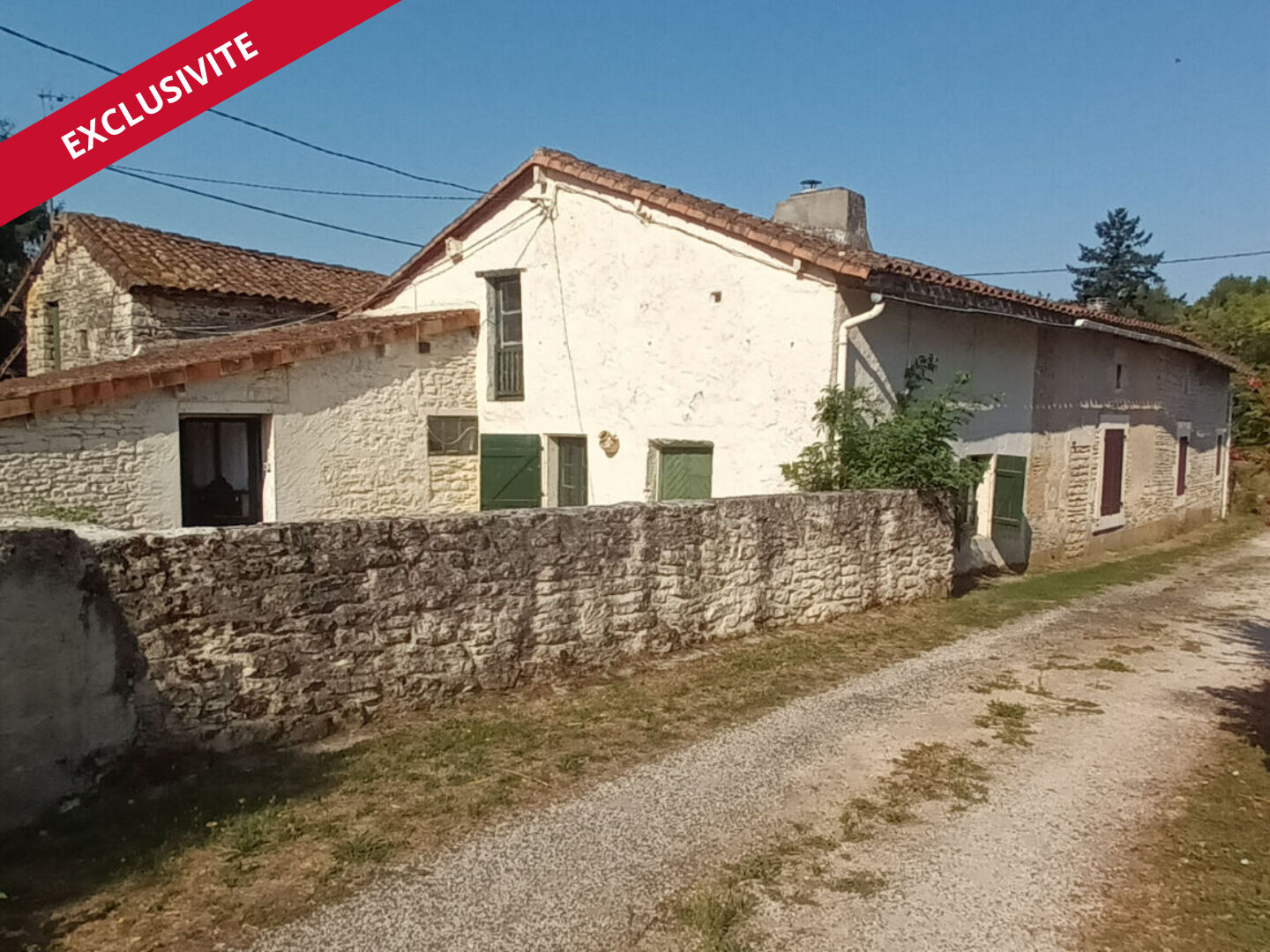 Photo Cottage en pierre à rénover à Blanzay image 1/6