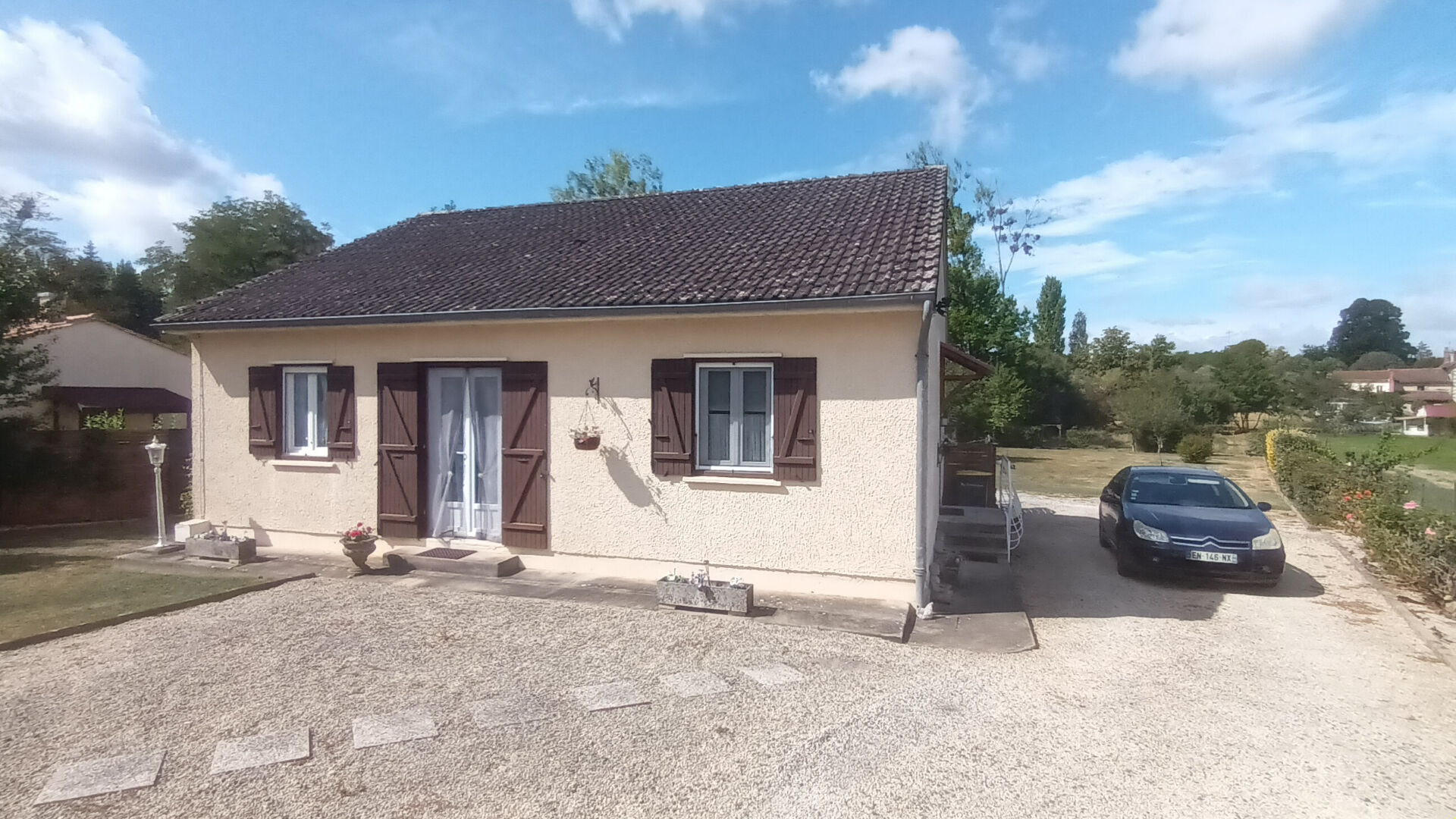 Pavillon avec accès à la rivière à Mauprevoir