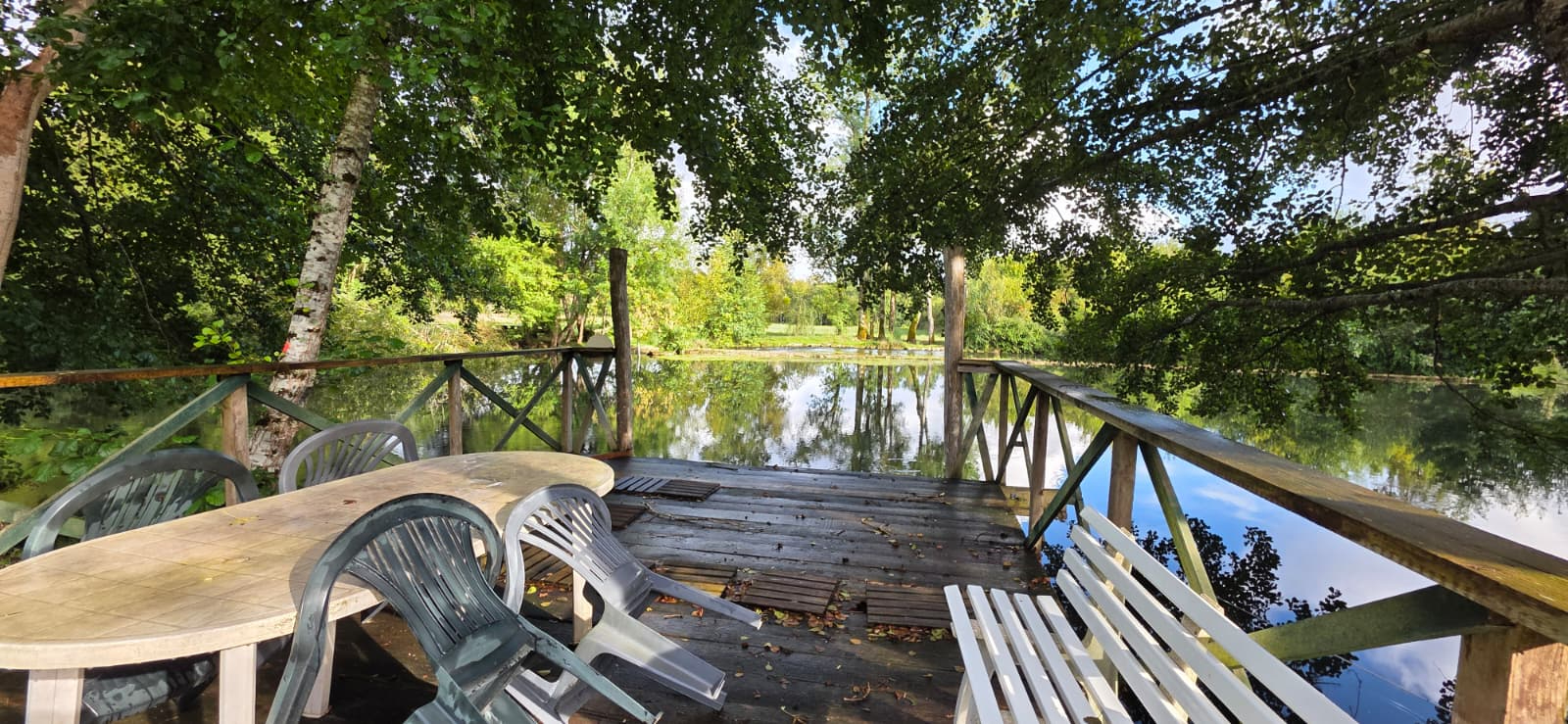 Magnifique terrain en bord de Charente  Commune de Barro - Idéal pêche, détente et nature