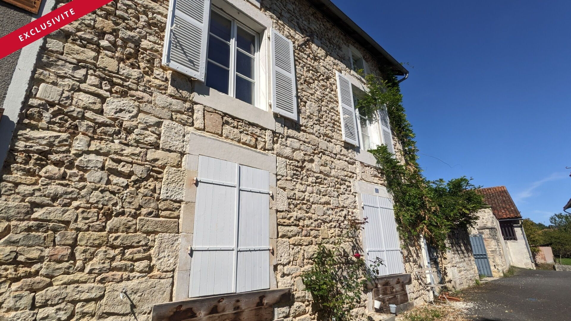 Photo Grande demeure de bourg 17 ème rénovée image 2/6