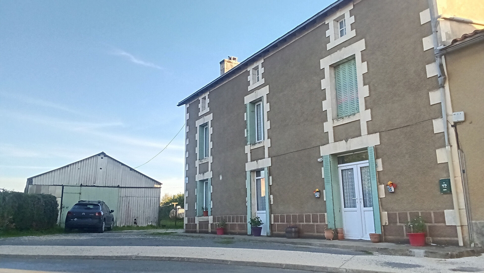 Maison de bourg et terrain