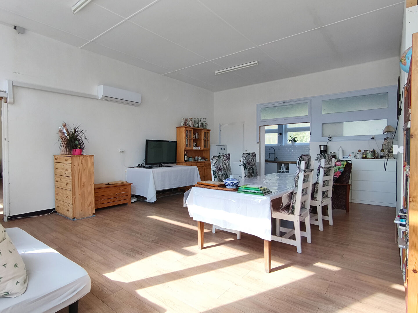 Photo Ancienne école rénovée sur la commune de Genouillé entre Poitiers et Angoulême image 4/6