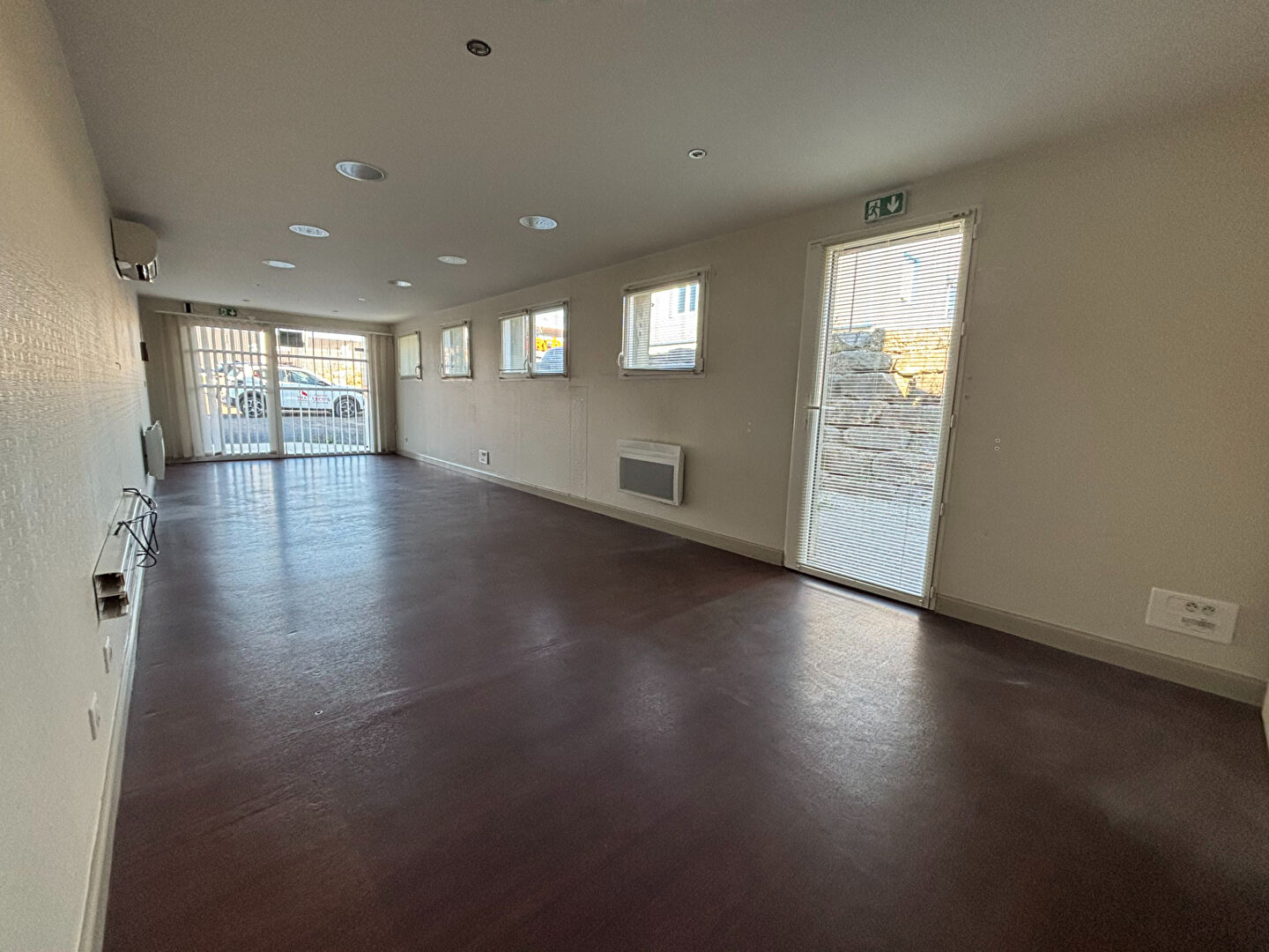 Photo Local commercial image 3/5