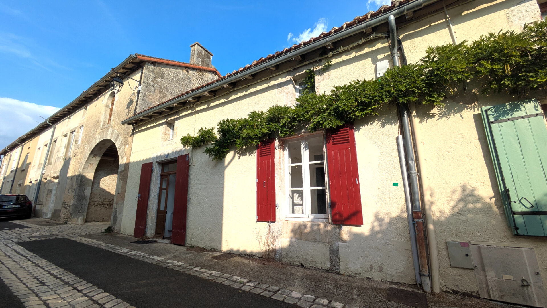 Maison Cité historique - Usson du Poitou