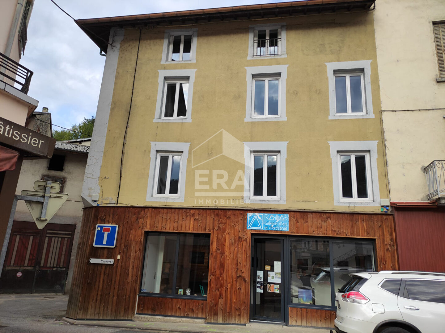 Immeuble avec Local commercial et appartements Tenay